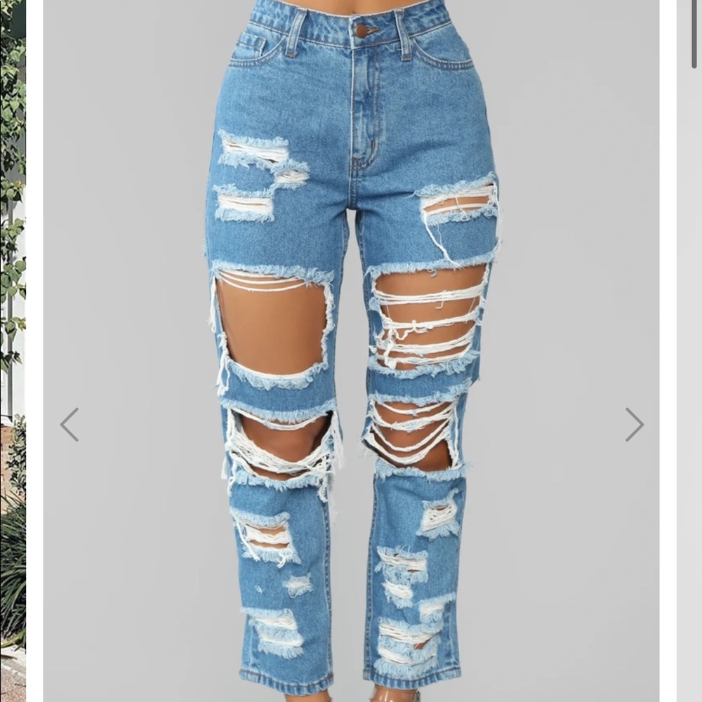 Fashion Nova -Get Ready Distressed Boyfriend Jeans